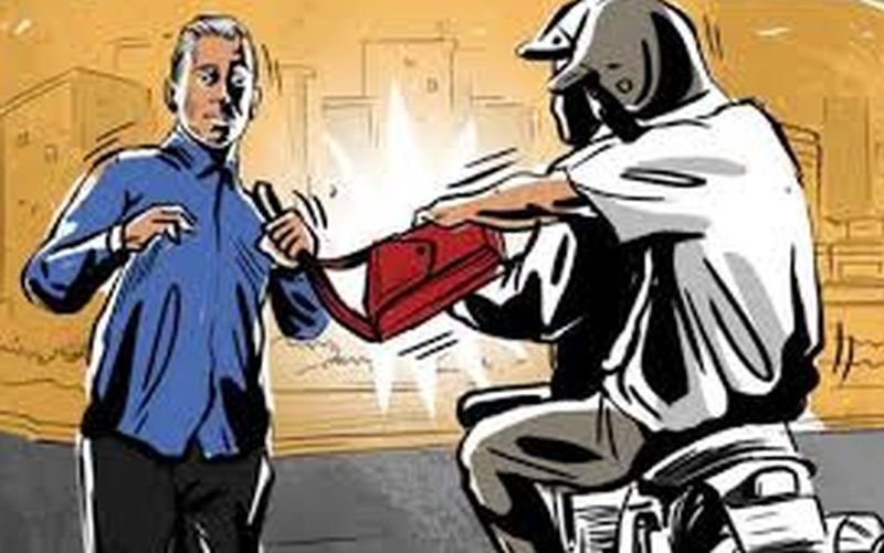 मेडिकल कॉलेज के कर्मचारी से मारपीट और लूटपाट, पुलिस बोली...'पता नहीं'