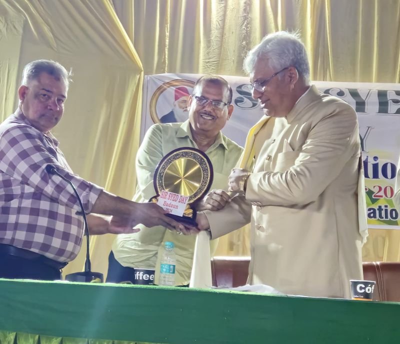 धूमधाम से मनाया गया सर सैयद अहमद खां का जन्मदिन