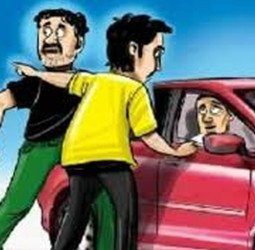 कार में बैठाया, आगे जाकर तमंचा सटाया...मारने की धमकी देकर लूट लिए चेन, अंगूठी और मोबाइल