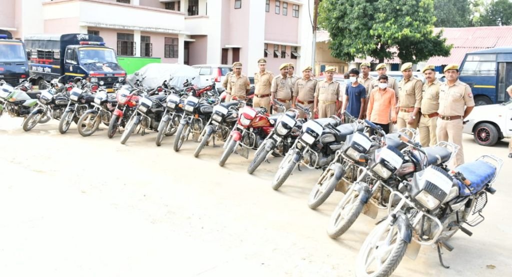 मास्टर चाबी लगाकर बाइक चुराते थे अलीगढ़ के चोर, पुलिस ने 15 बाइक कीं बरामद