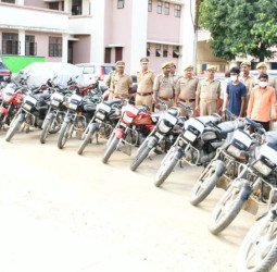 मास्टर चाबी लगाकर बाइक चुराते थे अलीगढ़ के चोर, पुलिस ने 15 बाइक कीं बरामद