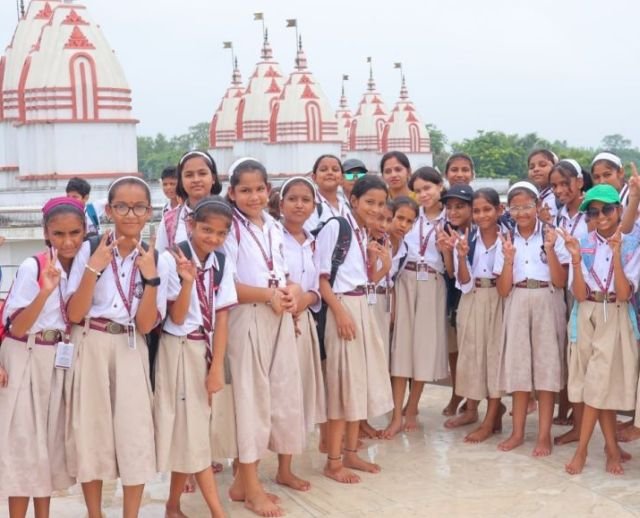 मदर एथीना स्कूल के बच्चों ने देखा रामनगर स्थित अहिच्छत्र किला