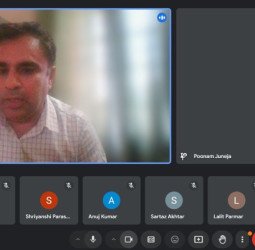 'वेवलेंथ बाई न्यूटन्स रिंग्स' का प्रयोग कर विद्यार्थियों को समझाई कार्यविधि