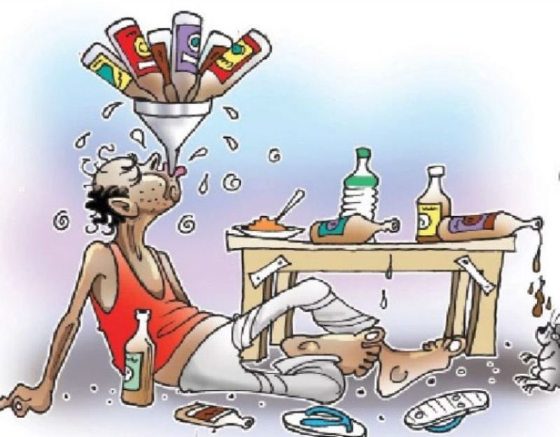 शराब पीकर शराबी करते हैं गाली गलौज, दुकान हटवाने की मांग