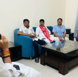 कैबिनेट मंत्री से मिले उत्तर प्रदेश उद्योग व्यापार प्रतिनिधि मंडल के पदाधिकारी