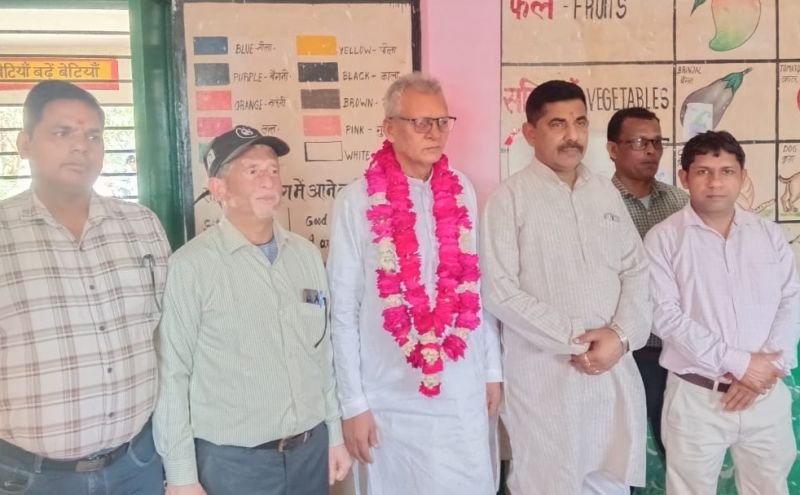 सेवानिवृत्त होने पर शिक्षक संघ के ब्लॉक मंत्री को दी विदाई