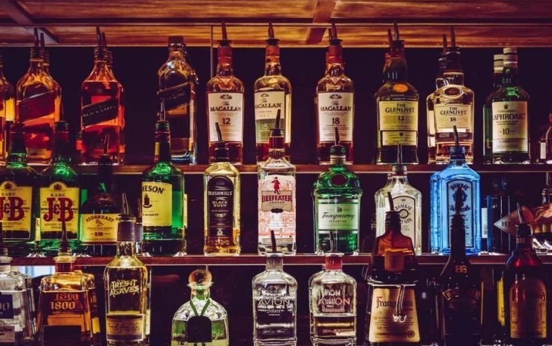 ट्रक से शराब की 24 पेटियां उड़ा ले गया कोई, चालक पर शक, रिपोर्ट दर्ज