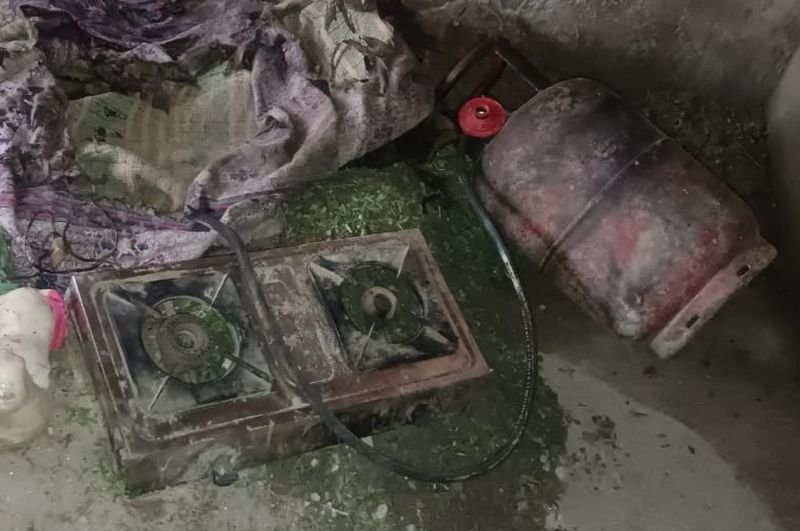 चाय बनाते समय सिलिंडर में लगी आग, घर का सारा सामान हो गया स्वाह