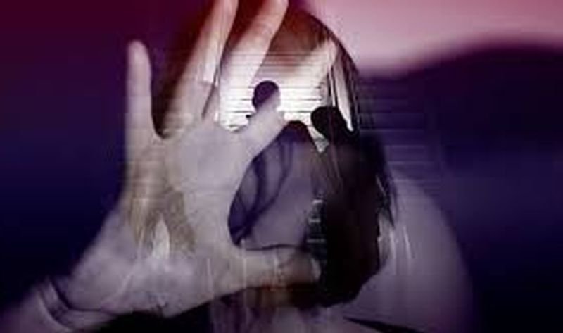 छह साल के बच्चे के कपड़े उतारे फिर प्राइवेट पार्ट दांत से काट डाला