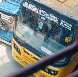 लॉर्ड कृष्णा इंटरनेशनल स्कूल की बस से कुचलकर हुई थी कुत्ते की मौत, मुकदमा दर्ज