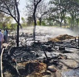 चारपाई ही बन गई 'चिता'...आग लगी तो मासूमों ने ओढ़ ली रजाई, जिंदा जलकर मौत