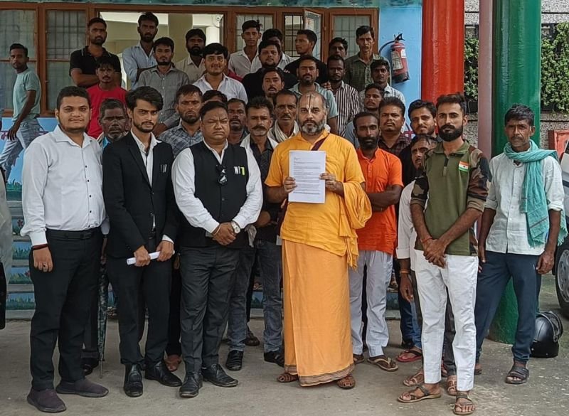 बिल्सी में फिर गरमाया श्मशान भूमि का मुद्दा, ग्रामीणों ने डीएम को दिया ज्ञापन