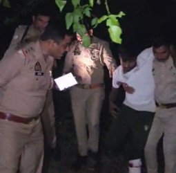 लूट के बाद दरोगा की मां की हत्या करने वाला बदमाश पैर में गोली मारकर पुलिस ने पकड़ा