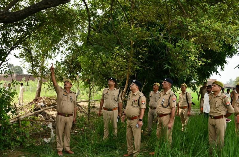 पेड़ पर लटके थे युवक और किशोरी के शव...प्रेमप्रसंग में सुसाइड या मामला कुछ और, जानिये कहां हुई घटना