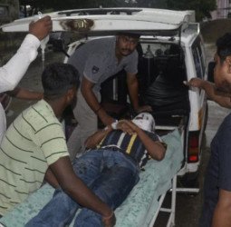 टैंकर से भिड़ी कार, बिसौली के मासूम की मौत, मां-बाप समेत पांच लोग घायल