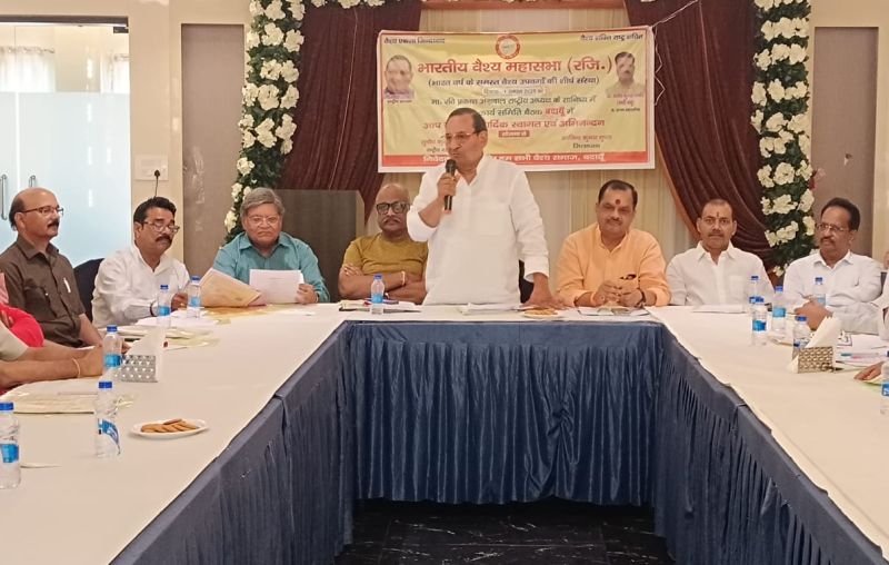 मिलकर प्रगति के मार्ग पर पहुंचाना होगा वैश्य समाज कोः रविप्रकाश