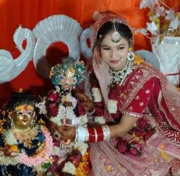 कन्हैया की मूर्ति को बनाया दूल्हा, बरात भी लेकर आए कान्हा...कुछ ऐसे रचाया बदायूं की पिंकी ने अपना ब्याह