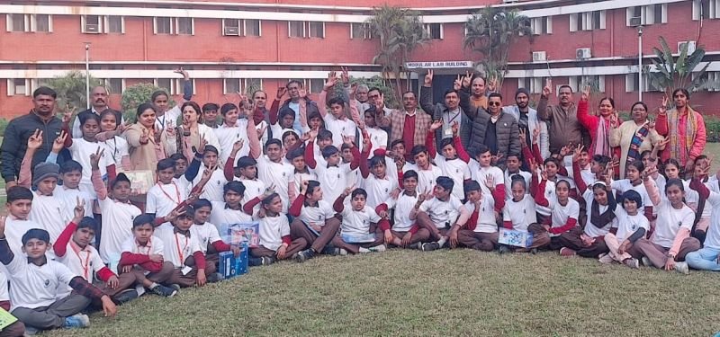 ब्लॉक जगत के परिषदीय बच्चों ने किया आईवीआरआई का भ्रमण, लीं जानकारियां