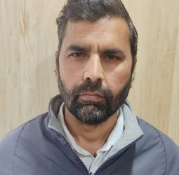 वारिसान दर्ज करने के लिए रिश्वत मांग रहा था बदायूं का ये लेखपाल...10 हजार लेते धर लिया गया