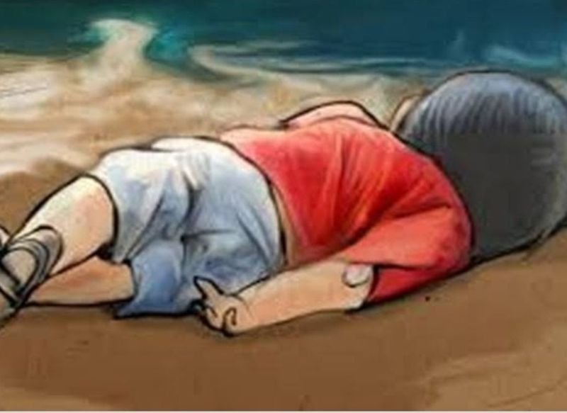 घर के सामने खेल रहा था मासूम, मौत बनकर आया ट्रैक्टर और कुचलकर चला गया