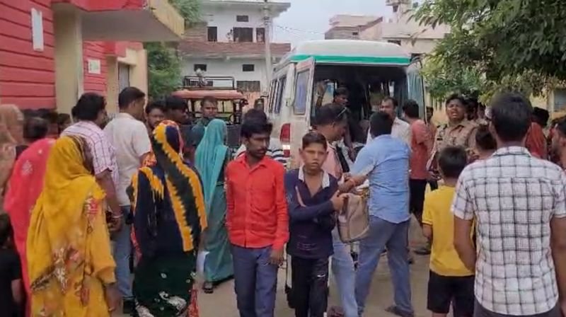 ट्रैक्टर ट्रॉली से भिड़ी कांवड़ियों की बाइक, एक की मौत, दो गंभीर घायल