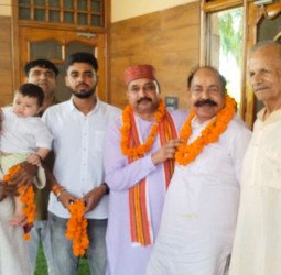 संत जोगासिंह स्मारक स्थल पर पहुंचे पूर्व राज्यमंत्री, माथा टेका