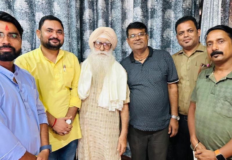 वरिष्ठ समाजसेवी सरदार भगत सिंह का किया सम्मान