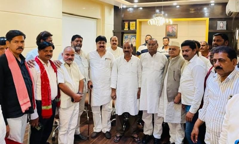 सपा में दिखने लगी आपस की 'रार', गुटबाजी चरम पर, एक गुट ने किया कार्यक्रम का बहिष्कार