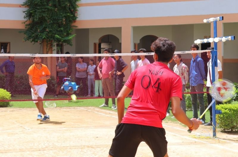 मदर एथीना स्कूल में आयोजित बैडमिंटन प्रतियोगिता में दिव्यमोहन व अनुष्का ने मारी बाजी