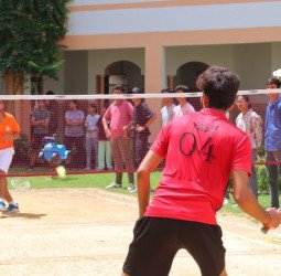 मदर एथीना स्कूल में आयोजित बैडमिंटन प्रतियोगिता में दिव्यमोहन व अनुष्का ने मारी बाजी