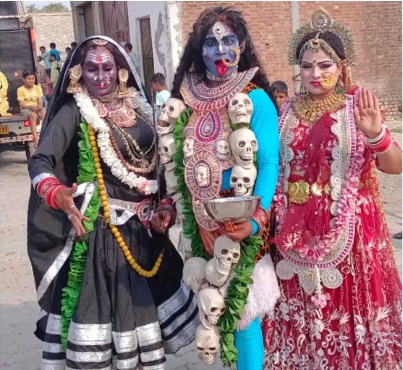 मूर्तियों की प्राण प्रतिष्ठा से पहले निकाली भव्य शोभायात्रा, रविवार को होगा भंडारा