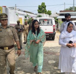 अब टोल फ्री नंबर, व्हॉट्सएप व ईमेल पर भी शिकायतें  दर्ज करा सकेंगी महिलाएं