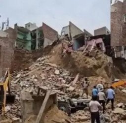 टीले की चल रही थी खोदाई, एकाएक भरभराकर गिरे छह मकान...अब तक इतनी निकाली गईं लाशें