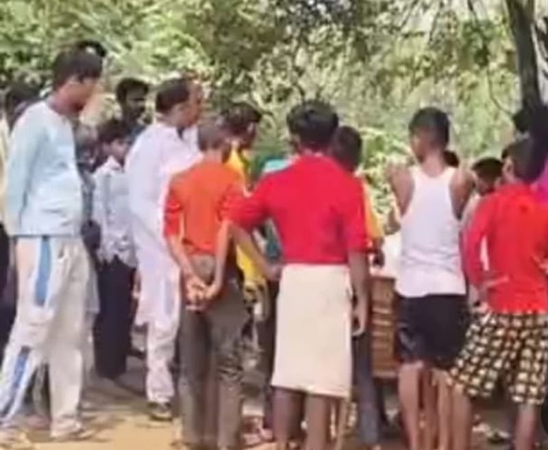 दोस्तों के साथ पी शराब, सुबह खून से लथपथ मिली लाश...गोली मारकर हत्या का अंदेशा