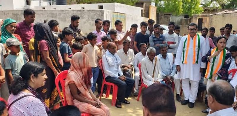 कांग्रेस आई शराब सेल्समैन के परिवार के साथ, बोले जिलाध्यक्ष- 'हत्या में शराब माफिया का हाथ'