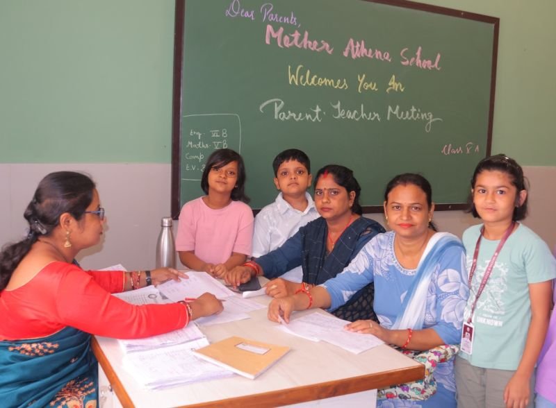 मदर एथीना स्कूल में अभिभावक-शिक्षक गोष्ठी का आयोजन