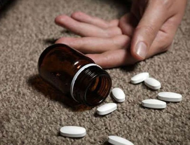 दो बहनों का झगड़ा....भाई ने डांटा तो खा लिया जहर, एक-एक करके  दोनों की मौत