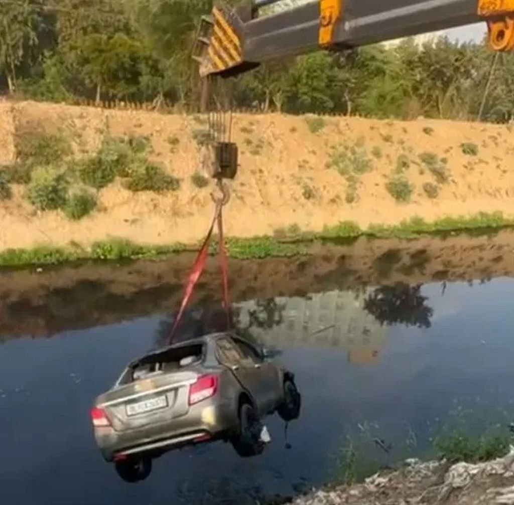 बदायूं जैसा हादसा...अब नोएडा में गूगल मैप बना 'हत्यारा' , नाले में जा गिरी कार