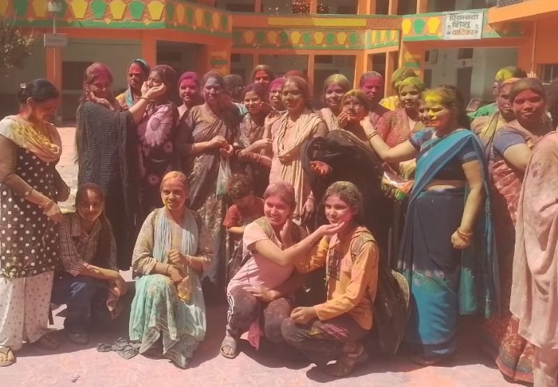 श्री राम सरस्वती विद्या मंदिर इंटर कॉलेज में मनाया गया होलिकोत्सव