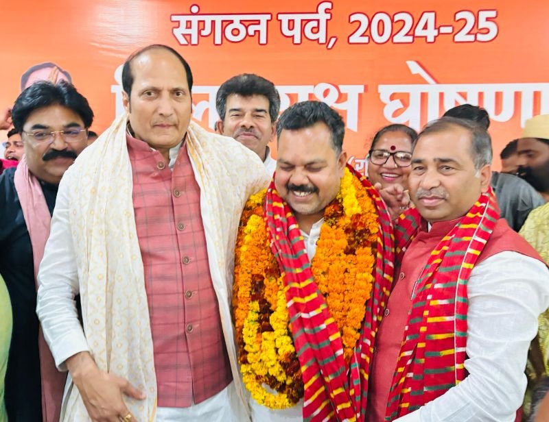 'राजनीति' या नीति का 'राज'...तीसरी बार राजीव गुप्ता के सिर सजा जिलाध्यक्ष का ताज