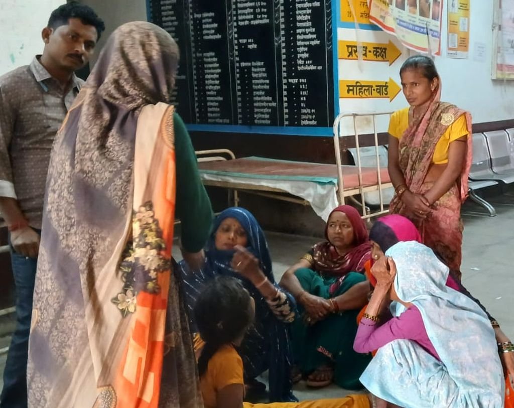 पेड़ से जा टकराई अनियंत्रित बाइक, युवक की मौत