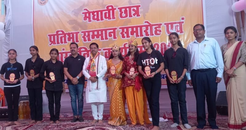 मेधा का हुआ सम्मान तो खिले चेहरे, सांस्कृतिक कार्यक्रमों की मची धूम