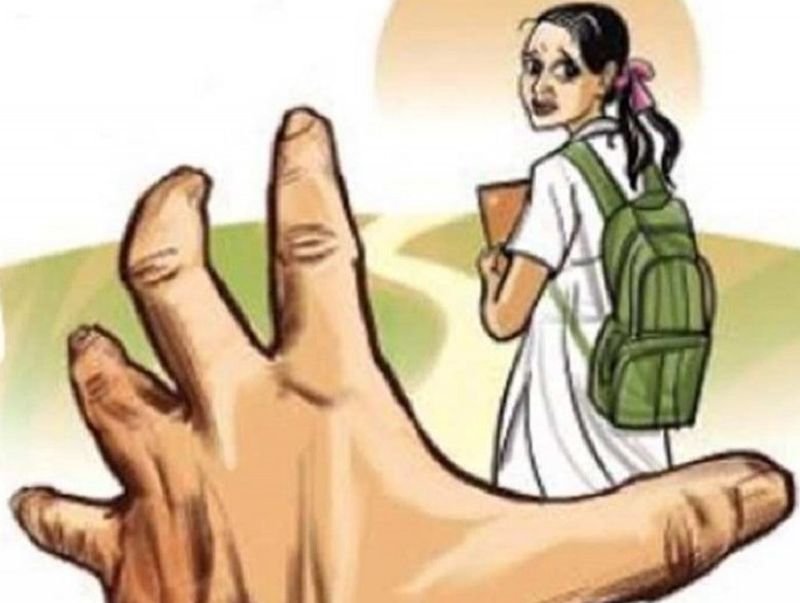 छेड़छाड़ का विरोध करने पर शिक्षक ने दबा दिया गला, छात्रा की चली गई आवाज