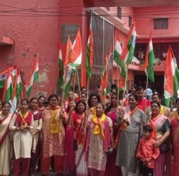 भारतीय सेना के वीर सपूतों के सम्मान में निकाली तिरंगा यात्रा