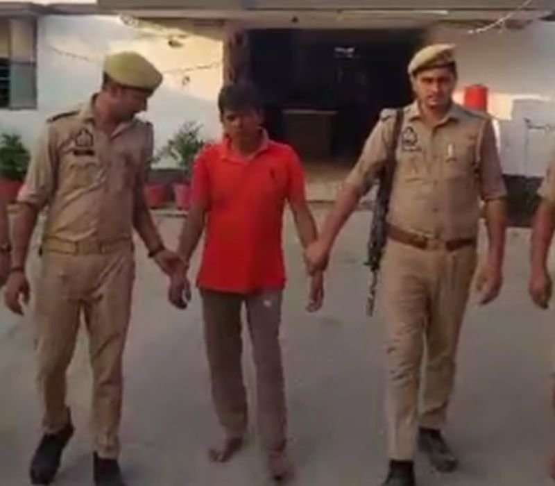 भाई की जमीन बिकवाई थी ई-रिक्शा चालक मनोज ने, इससे खुन्नस खाया था सुनील...फरसे से काटा गला