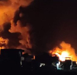 उझानी अग्निकांडः सब मजदूरों को बाहर निकाला तो कहां गया मुजरिया का मुनेंद्र !