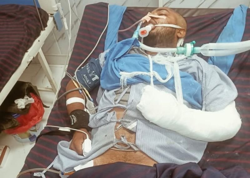 जान से मारने की नीयत से लाठी-डंडों और लोहे की रॉड से पीटा, लूट लिए दो लाख रुपये