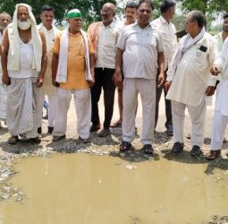 सड़क की दुर्दशा समेत कई समस्याओं से भाकियू आक्रोशित, अधिकारियों को चेतावनी