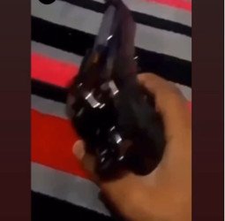 पिस्टल लिए युवक का वीडियो हो रहा वायरल, लोग बोले- 'आये दिन बनाते हैं ऐसे वीडियो'