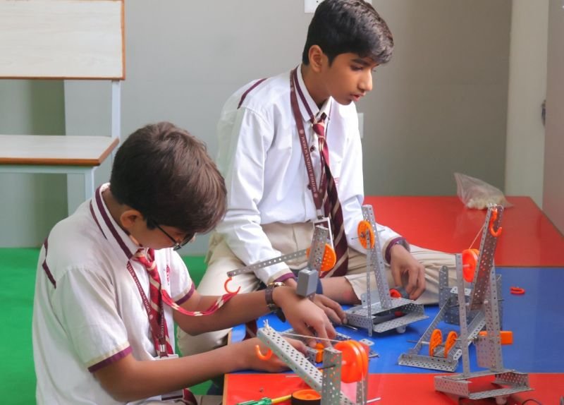 रोबोटिक्स प्रयोगशाला में मदर एथीना स्कूल के विद्यार्थियों ने बनाए मॉडल